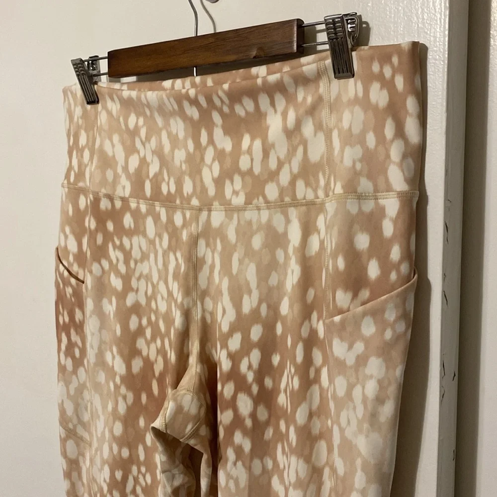 Fabletics Plus Size Oasis Pure Luxe 7/8 Leggings - Picture 4 of 12